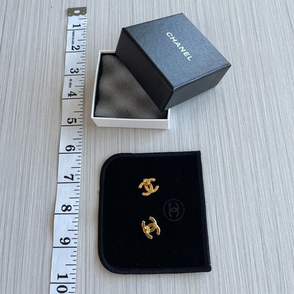 Vintage Logo earring - Picture 1 of 16